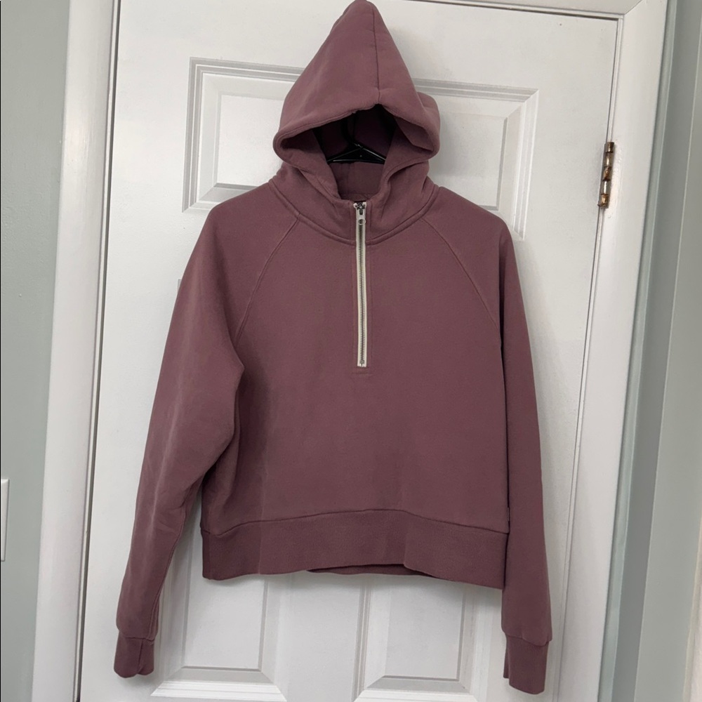 Vuori Women's Mauve Half-Zip Hoodie. Very similar to a lulu scuba. Never worn